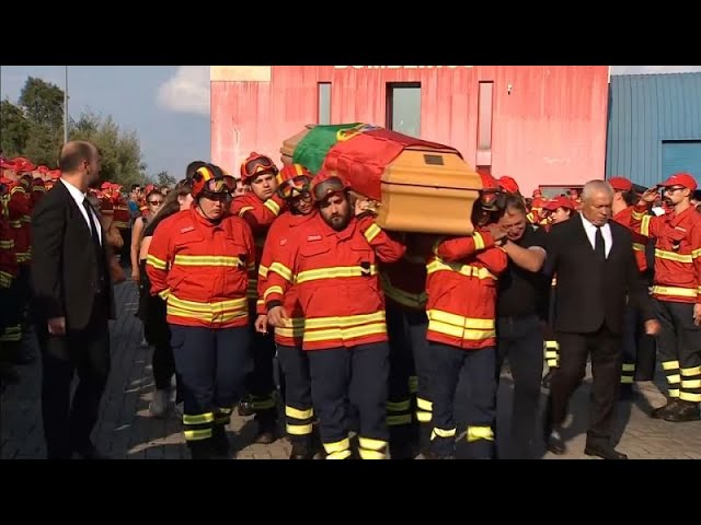 Au Portugal, l'hommage aux pompiers tués lors des incendies