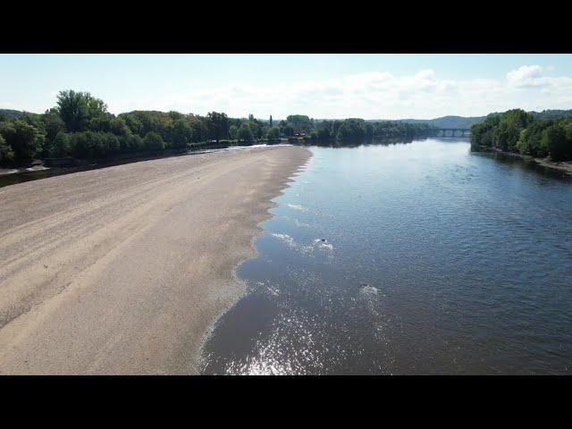 ⁣La Dordogne presque à sec suite à des travaux sur le barrage de Mauzac