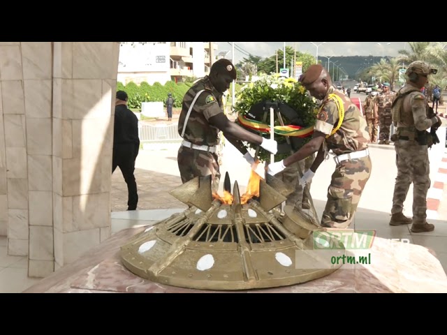 ⁣Independance_64ans | Dépôt de gerbes de fleur par le Président de la Transition Col. Assimi GOÏTA.