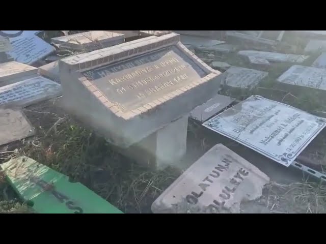 ⁣Replacements ordered after Muslim headstones removed at Chicago cemetery