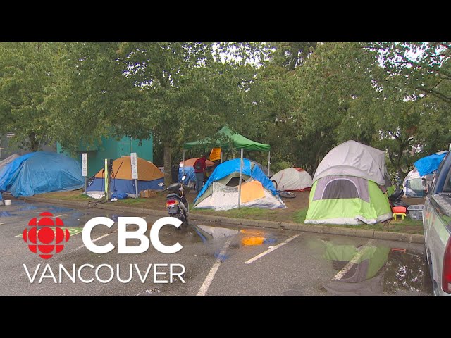 ⁣Encampment remains outside Abbotsford City Hall despite eviction notice