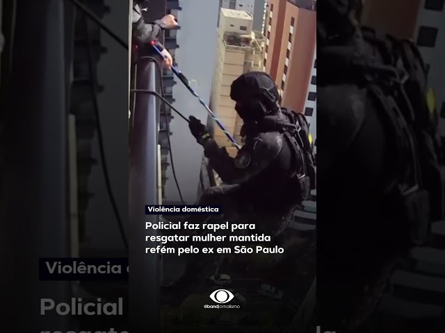 ⁣Policial faz rapel para resgatar mulher mantida refém pelo ex em São Paulo #shorts