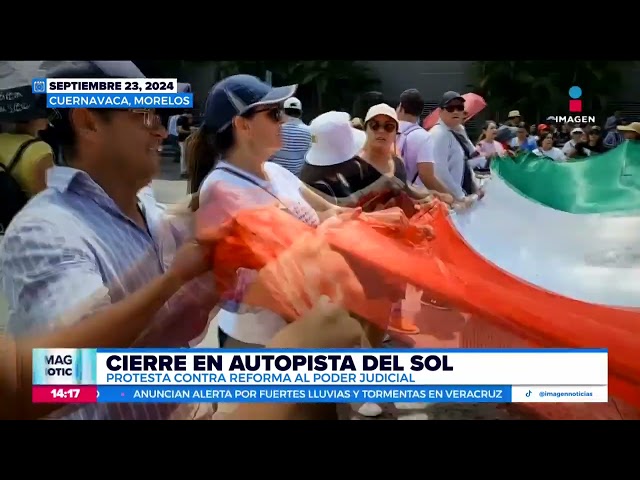 ⁣Cierran autopista del Sol, en Cuernavaca, como protesta a la Reforma Judicial | Crystal Mendivil