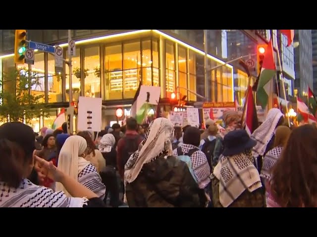 ⁣Hundreds protest growing violence in Lebanon