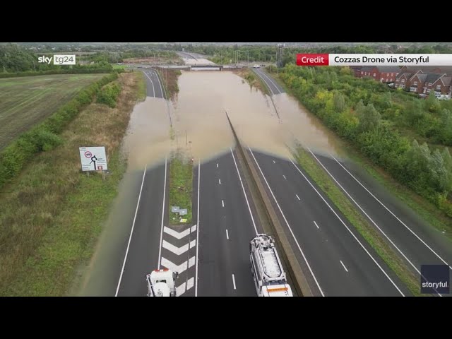 ⁣Inghilterra, strade bloccate a Bedford per le inondazioni