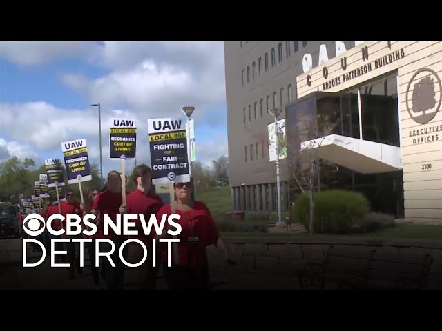 ⁣Oakland County government workers call for fair contract agreement as deadline looms