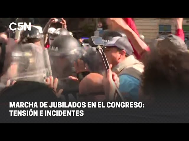 ⁣MARCHA de JUBILADOS en el CONGRESO: TENSIÓN e INCIDENTES