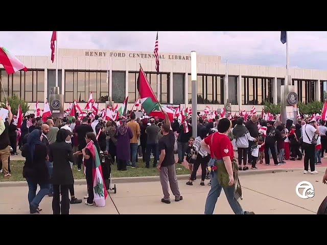 ⁣Hundreds rally in Dearborn demanding end to violence in Lebanon