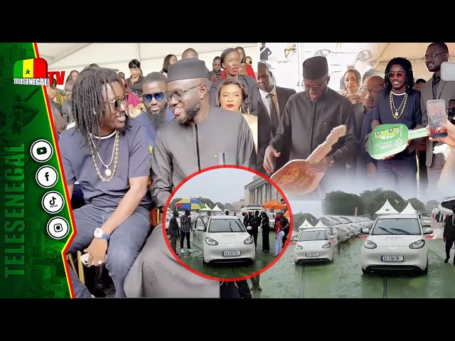 ⁣Grande complicité entre Wally Seck & El Malick Ndiaye au Lancement des Voitures Électriques