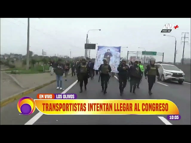 ⁣Transportistas marchan hacia el Congreso e intensifican su protesta