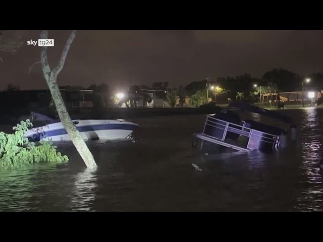 ⁣L'uragano Helene colpisce Tampa, una vittima e gravi danni