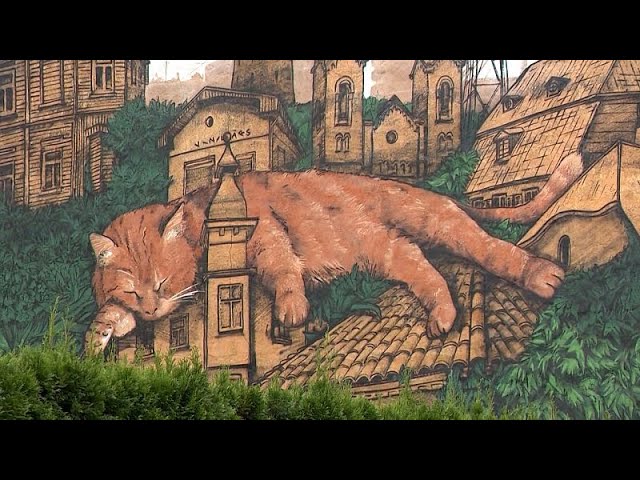 ⁣No Comment : une peinture murale en Lettonie représente un chat roux nommé Peach