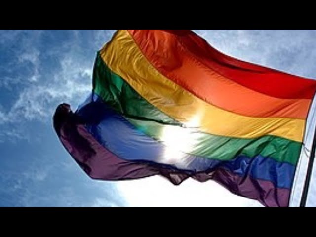 ⁣Debido a las políticas que atacan a la comunidad LGBTQ+ en EEUU enfrentan problemas de salud mental