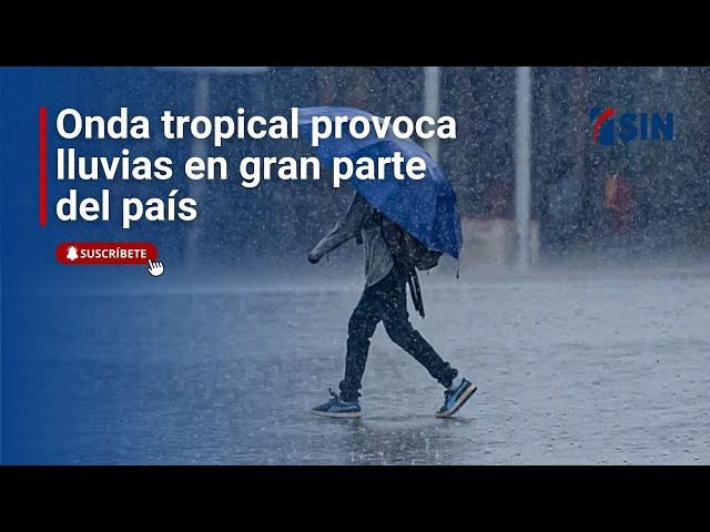 ⁣Onda tropical provoca lluvias en gran parte del país