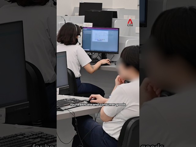 ⁣What it's like to work in a call centre in Changi Prison