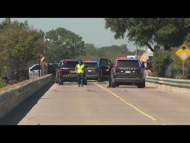 ⁣Officers shoot at suspect who rammed police cruisers with stolen vehicle, Irving PD says