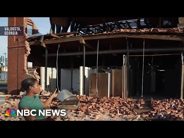 ⁣Strong winds knocked out power lines, downed trees and buildings in Georgia