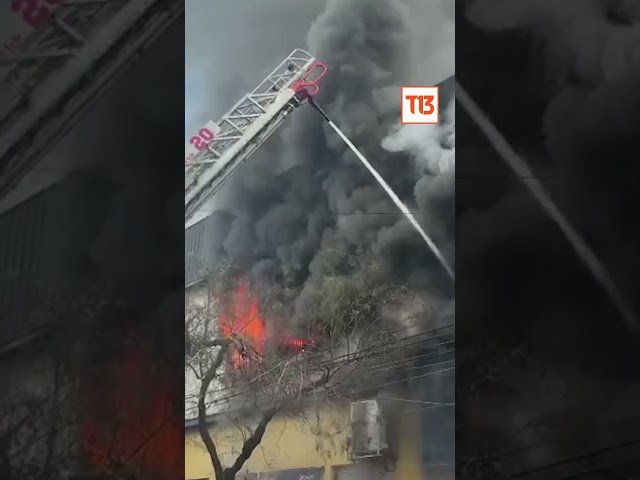 Gran incendio en Barrio Meiggs: Fue iniciado por delincuentes intentando robar un cajero