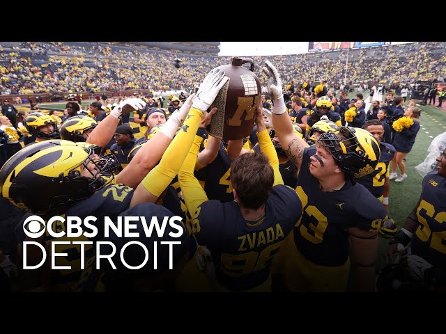 Michigan Wolverines move up to No. 10 in AP, Coaches Polls