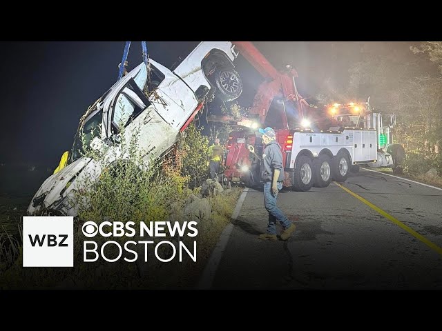 ⁣Truck crashes into water in Carver