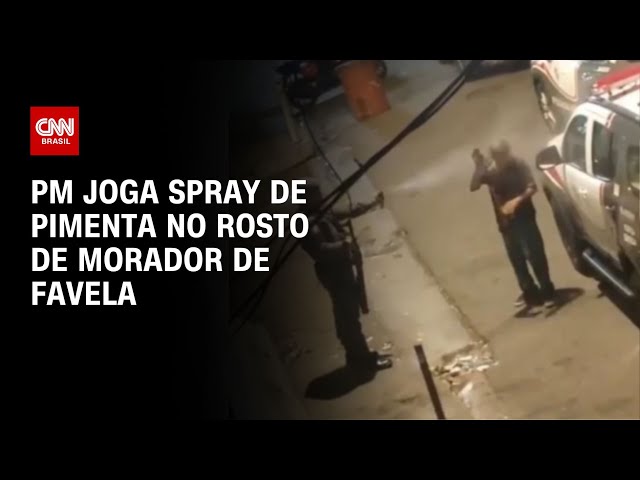 ⁣PM joga spray de pimenta no rosto de morador de favela | LIVE CNN