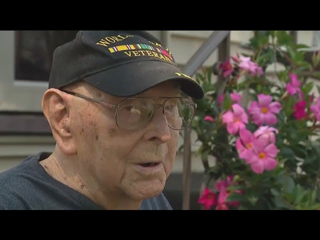 ⁣Chicago-area WWII veteran celebrates 100th birthday