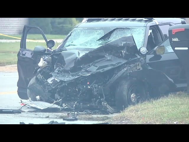 Two dead, two officers hospitalized in early morning Warren crash