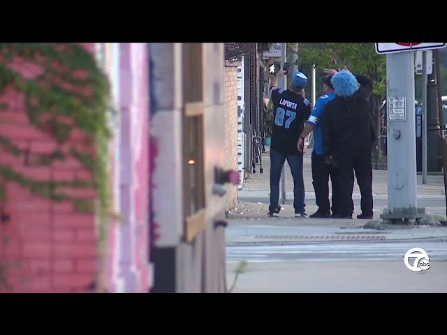 ⁣Eastern Market adjusts to no tailgating in sheds for Monday Night Football