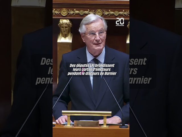 ⁣Discours de Michel Barnier : des députés LFI brandissent leurs cartes d'électeurs #shorts