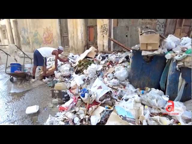 ⁣Basura y desabastecimiento de agua, las más recientes dificultades cotidianas que agobian a cubanos