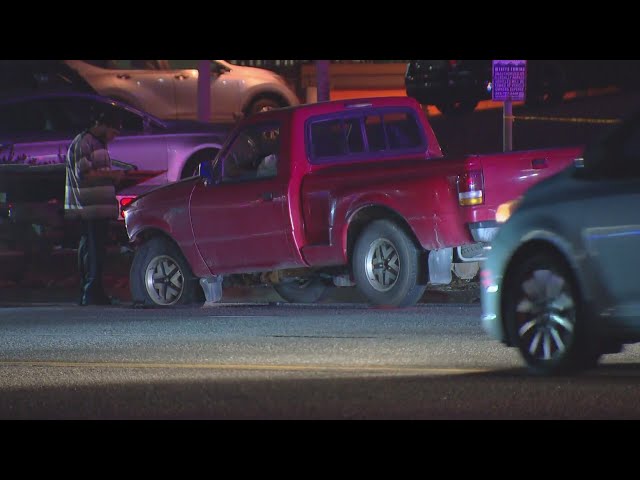 ⁣4 injured after collision between vehicle and police car in Aurora, Colorado