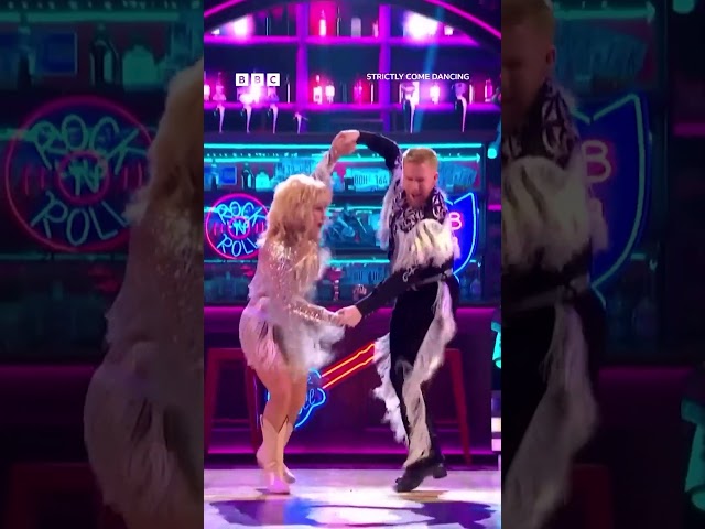 ⁣This isn’t Toyah and Neil’s first rodeo! They literally raised the bar with this Jive  #Strictly