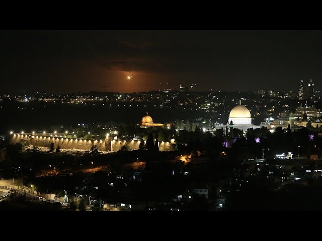 ⁣L'Iran a tiré au moins 180 missiles sur Israël