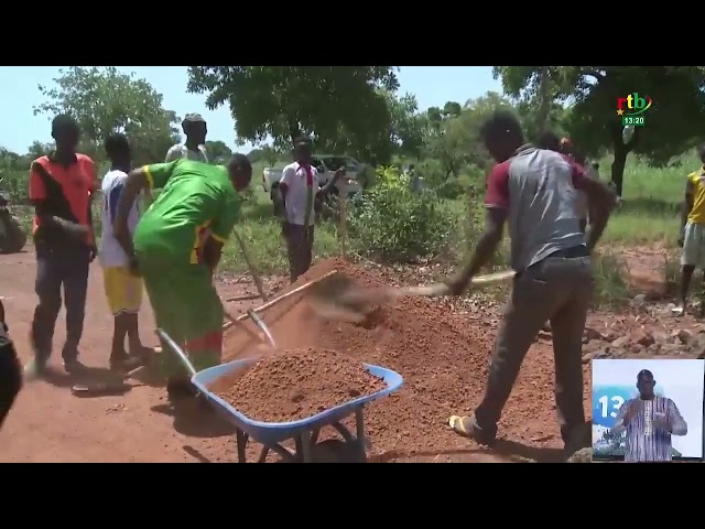 ⁣Participation citoyenne à Sabou: Burkina Remparts fait peau neuve la piste rurale de Nibagdo.