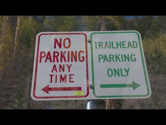 ⁣Parking problems come with people viewing fall colors in Colorado's mountains