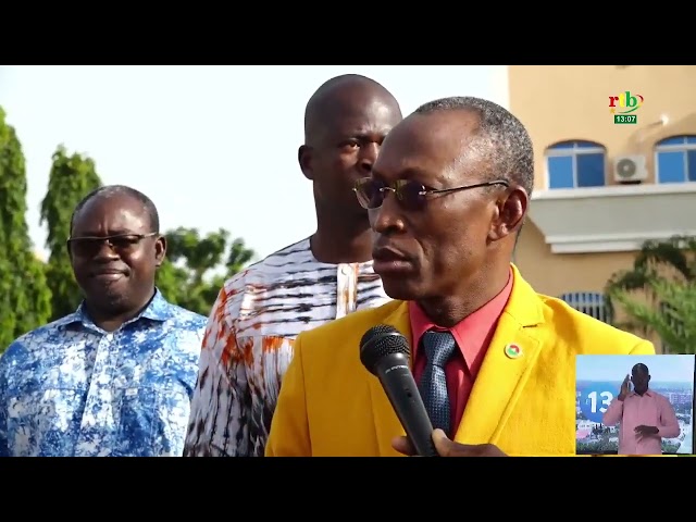 ⁣Montée des couleurs : des scolaires venus de la province du Nayala entonnent l'hymne national e