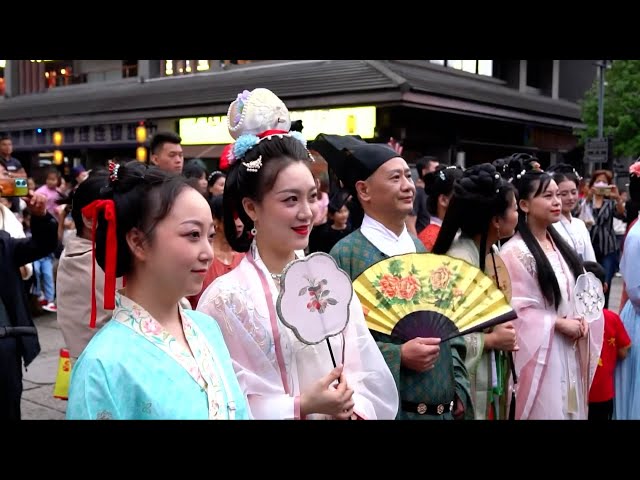 ⁣Young people celebrate National Day holiday amid China's cultural and natural wonders