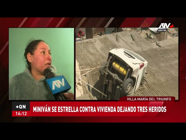 ⁣VMT: Minivan deja tres heridos al caer aparatosamente por el techo de una casa