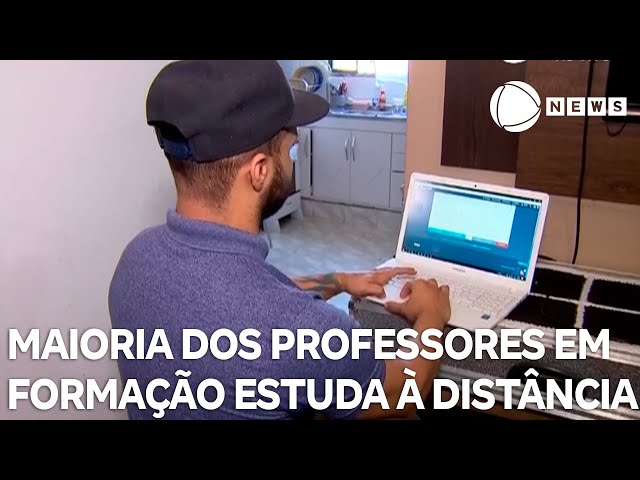 ⁣Censo da Educação Superior 2023: maioria dos professores em formação estuda à distância