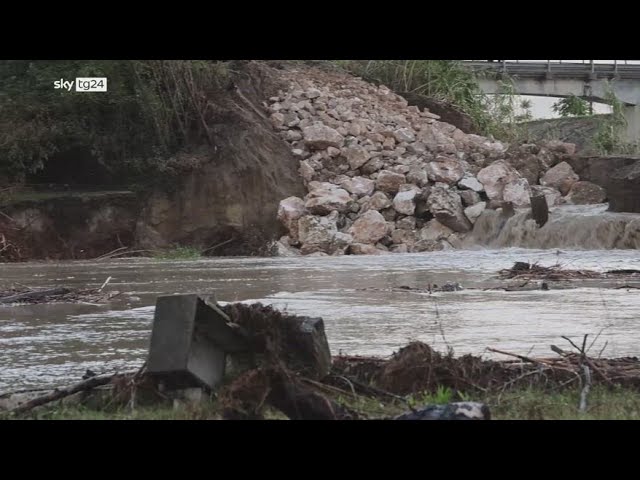 ⁣Traversara di Bagnacavallo, il fiume Lamone rompe l'argine