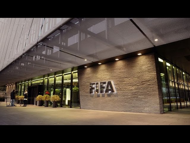 ⁣Tarjeta roja a la FIFA: La Justicia europea se posiciona en contra de algunas normas sobre fichajes