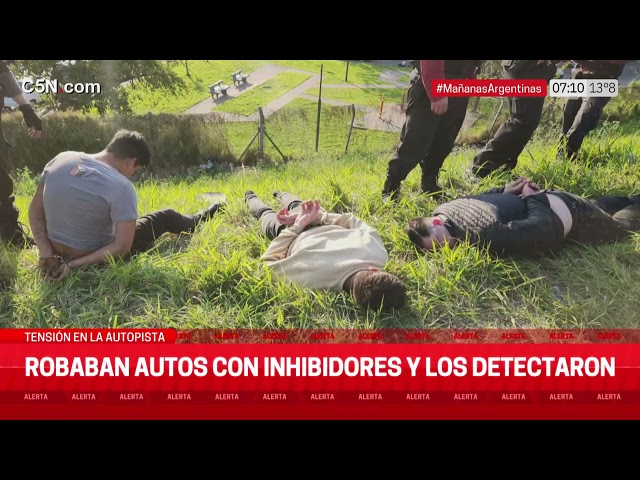 ⁣INTENTO de ROBO, PERSECUCIÓN y DETENCIÓN: DETUVIERON a 3 CHILENOS