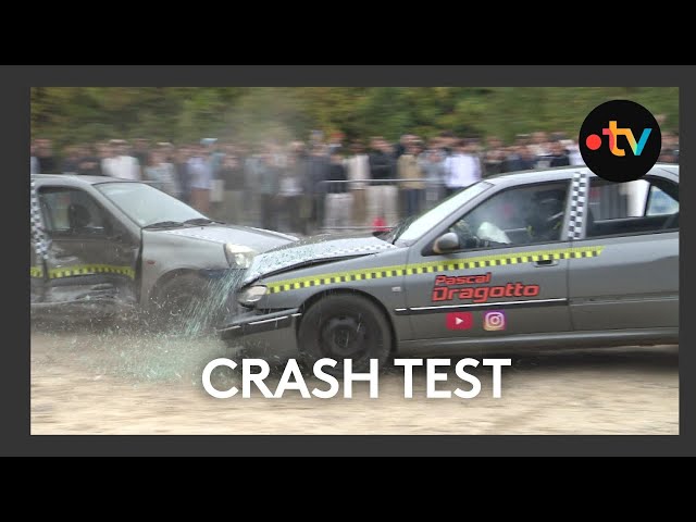 ⁣Des crash test pour sensibiliser les étudiants aux dangers de la route