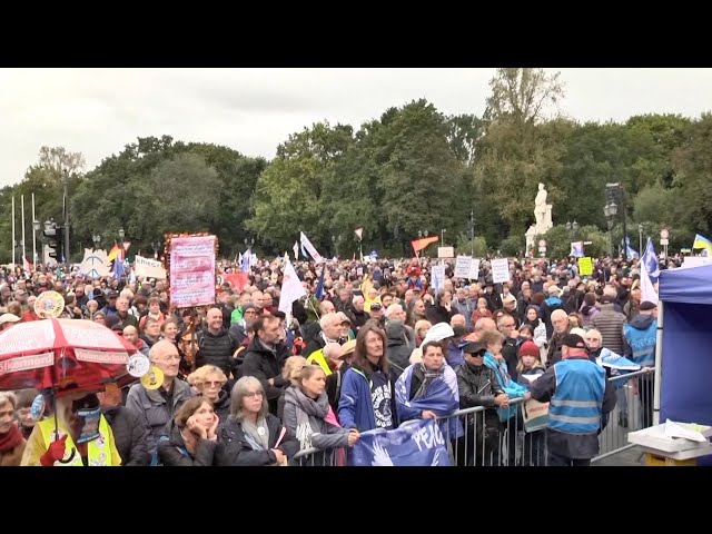 ⁣Thousands in Berlin protest against arms supplies to Ukraine