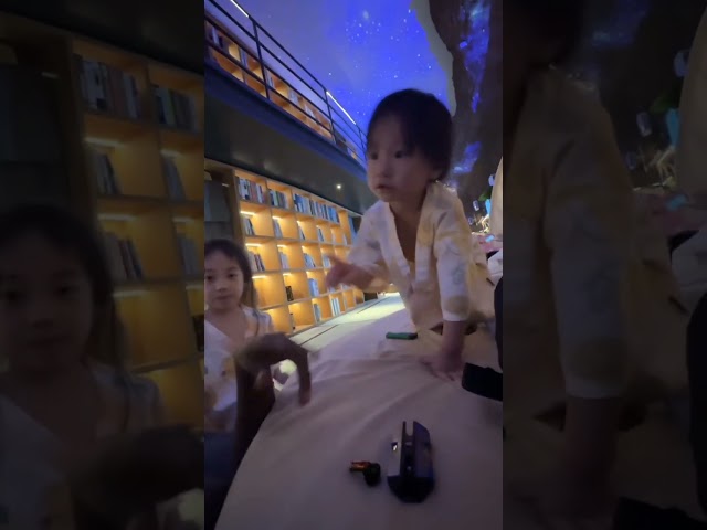 ⁣Two little girls react to seeing a black man for the first time #africa #chinese #china