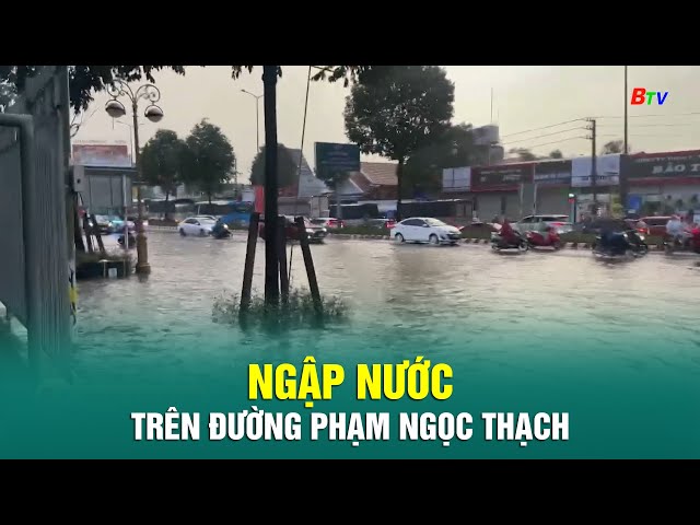 ⁣Ngập nước trên đường Phạm Ngọc Thạch