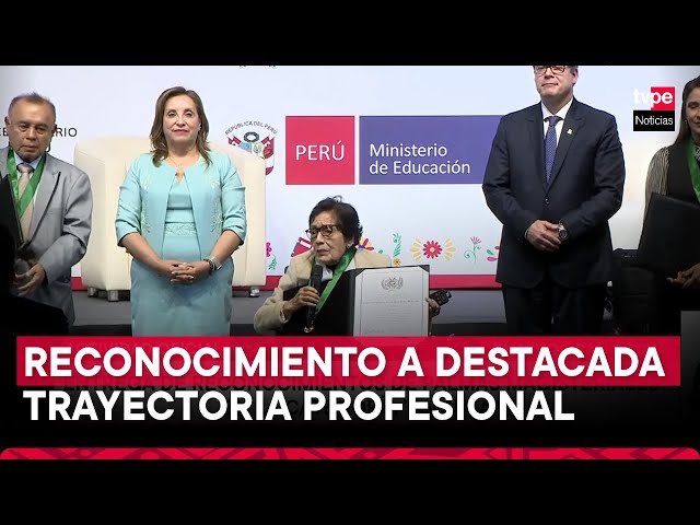 ⁣Presidenta Dina Boluarte participa en ceremonia de condecoración de “Palmas Magisteriales”