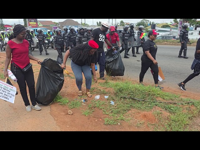 ⁣#stopgalamseynow: The organisers have tasked others to pick around living no dirt behind.