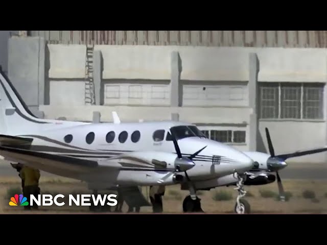 ⁣Hero passenger lands plane after pilot passes out