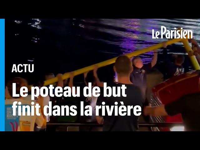 ⁣Ces supporters de foot américain démontent un but et le jettent dans la rivière